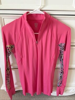 equestrian vented
Bright Pink Long-Sleeve Pullover